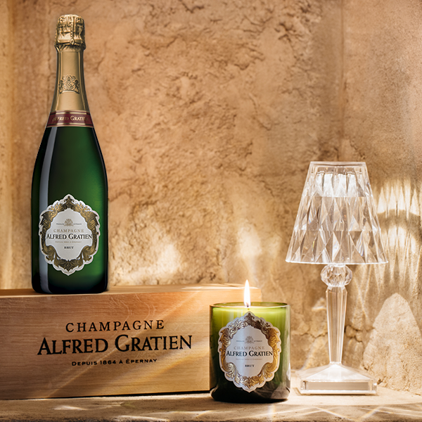 12 Champagnes Alfred Gratien Brut achetés, 1 Bougie Offerte